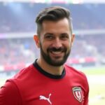 Tarik Cetin Fenerbahcede Kaliyor Sari Lacivertlilerden Kalesine Guven Tazeleyen Hamle 1778940862